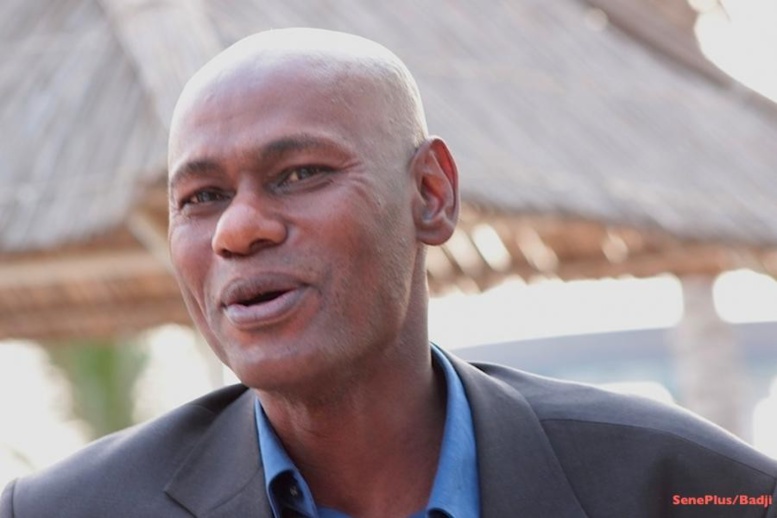 Attaque de Karim Wade Sur Macky Sall : le réseau des enseignants réplique au nom de "Buur Fatick" et son frère Attaque de Karim Wade Sur Macky Sall : le réseau des enseignants réplique au nom de "Buur Fatick" et son frère