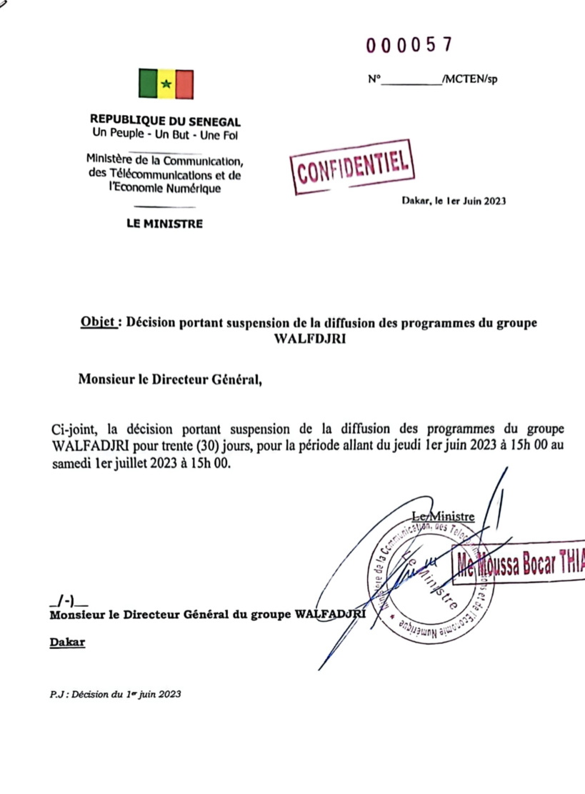 Le Groupe médiatique sénégalais Walfadjiri suspendu pour un mois par le ministre de la Communication Le Groupe médiatique sénégalais Walfadjiri suspendu pour un mois par le ministre de la Communication