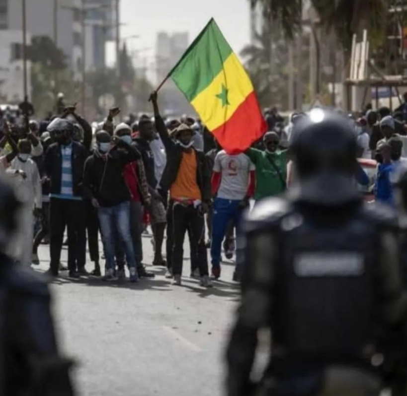 Sénégal: 79 Guinéens arrêtés lors des manifestations ont été expulsés Sénégal: 79 Guinéens arrêtés lors des manifestations ont été expulsés