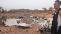 Sur le site du crash du vol Air Algérie qui s'est écrasé dans le nord du Mali, à Gossi, près de la frontière burkinabè. REUTERS/Stringer