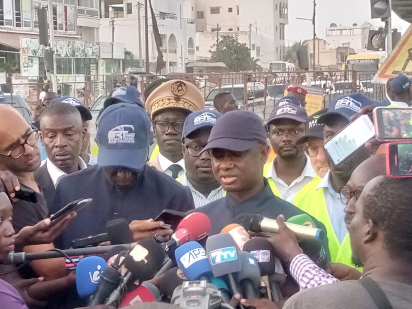 Vidéos montrant des hommes armés en civil lors des manifestations : le ministre de l’Intérieur annonce l’ouverture d’une enquête Vidéos montrant des hommes armés en civil lors des manifestations : le ministre de l’Intérieur annonce l’ouverture d’une enquête