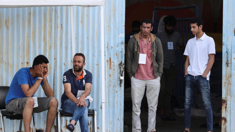 Grèce: les recherches continuent après le naufrage d'une embarcation de migrants