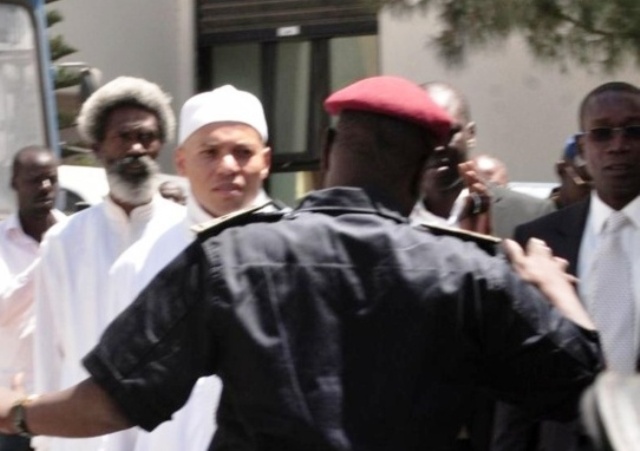 Incident-Direct ​Procès-Karim : après l'expulsion de Me El Hadji Amadou Sall, Karim Wade exige la présence de ses avocats