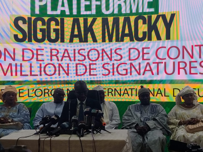 Pétition pour une 3e candidature de Macky : le Dg de l’AIBD collecte plus de 800 mille signatures Pétition pour une 3e candidature de Macky : le Dg de l’AIBD collecte plus de 800 mille signatures