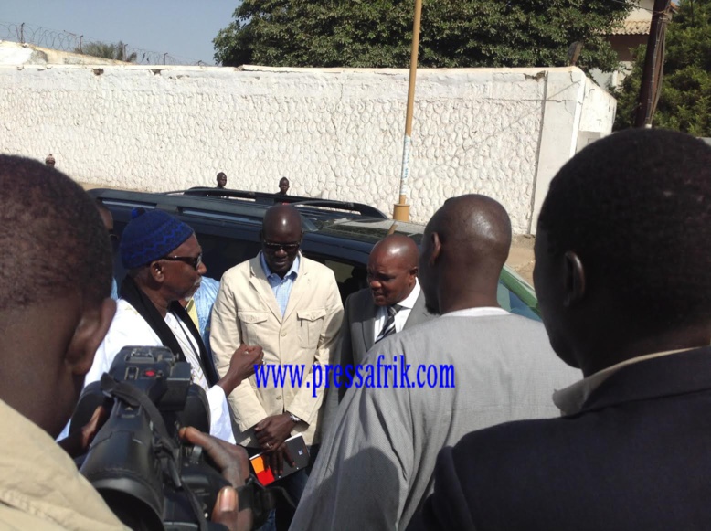 Images Rebeuss: Serigne Moustapha Mbacke rend visite à Karim Images Rebeuss: Serigne Moustapha Mbacke rend visite à Karim