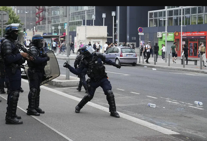 Violences urbaines: 45000 policiers et gendarmes de nouveau mobilisés ce samedi soir annonce Gérald Darmanin