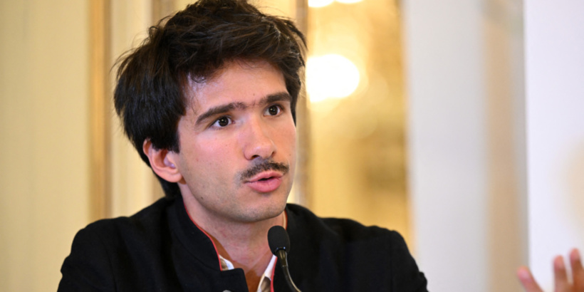 France: le gouvernement porte plainte contre Juan Branco pour « avoir mis en danger des fonctionnaires français au Sénégal »