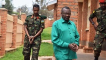 Le général Frank Rusagara (à droite) et le colonel Tom Byabagamba (à gauche). RFI/Bryson Bichwa