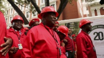 Julius Malema, leader du parti EFF, se rend au Parlement sud-africain où il vient d’être élu, le 21 mai 2014. REUTERS/Sumaya Hishaml