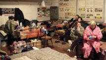 Des habitants de la région de Donetsk terrés dans un abri, le 28 janvier 2015. Des habitants de la région de Donetsk terrés dans un abri, le 28 janvier 2015.