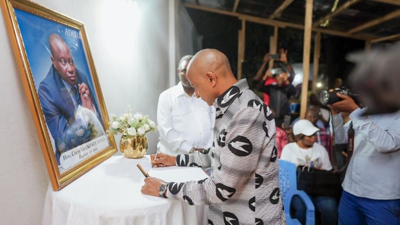 RDC: Moïse Katumbi se recueille au domicile de Chérubin Okende et exige une enquête internationale sur sa mort RDC: Moïse Katumbi se recueille au domicile de Chérubin Okende et exige une enquête internationale sur sa mort