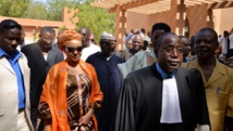 Au Niger, Hadidza, l’épouse d’Hama Amadou ressort libre du tribunal après que ce dernier s'est déclaré incompétent pour juger l’affaire dite de supposition d’enfant. AFP PHOTO/HAMA BOUREIMA