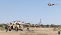 Les hélicoptères de l'armée tchadienne positionnés près de la ville de Gamboru, le 1er février 2015. AFP PHOTO / STEPHANE YAS