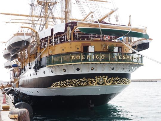 Un navire-école de la marine militaire italienne en escale à Dakar