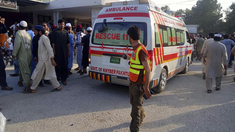 Pakistan : des dizaines de personnes tuées dans l'explosion d'une bombe lors d'un meeting Pakistan : des dizaines de personnes tuées dans l'explosion d'une bombe lors d'un meeting