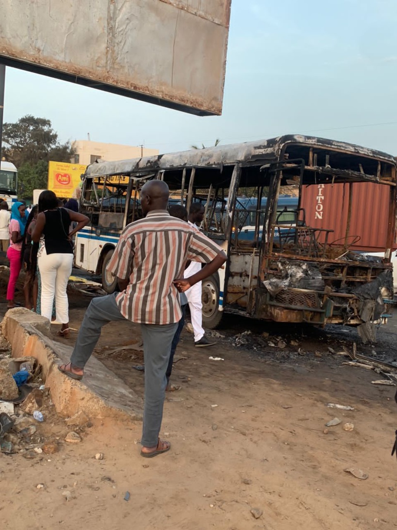 Attaque au cocktail molotov d’un bus AFTU: Pastef condamne « un acte ignoble et cruel » Attaque au cocktail molotov d’un bus AFTU: Pastef condamne « un acte ignoble et cruel »