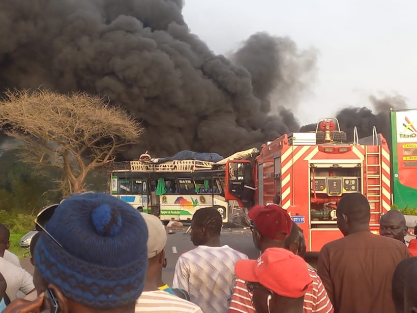 Gandiaye: Un grave choc entre un bus et un camion fait plusieurs morts ce samedi Gandiaye: Un grave choc entre un bus et un camion fait plusieurs morts ce samedi