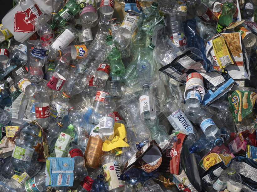 Cameroun : des ONG mettent en place un système de collecte et transformation de déchets plastiques