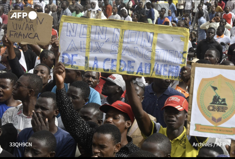 Niger: près de 30 000 partisans du coup d'Etat militaire rassemblés dans un stade de Niamey