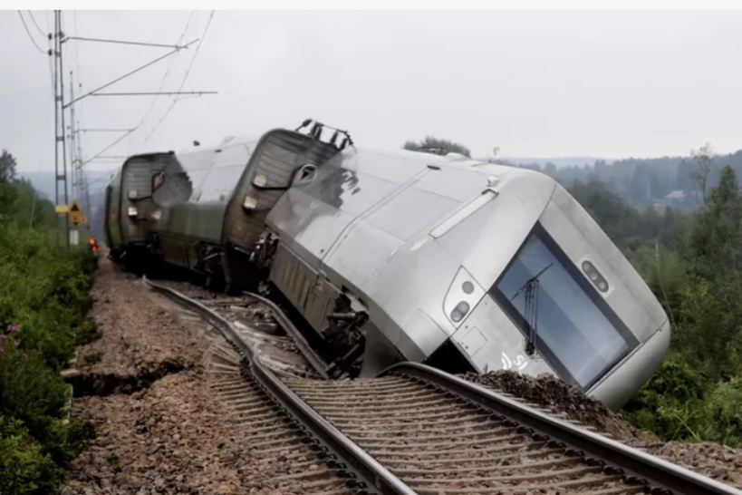 Suède : Un train déraille à cause des fortes pluies et fait plusieurs blessés 