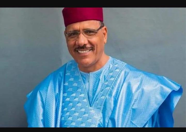 Niger: le président Bazoum «a le moral haut» (médecin personnel)