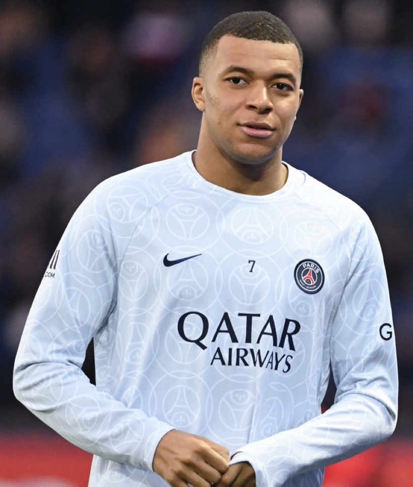 Kylian Mbappé ne partira pas du PSG cet été Kylian Mbappé ne partira pas du PSG cet été