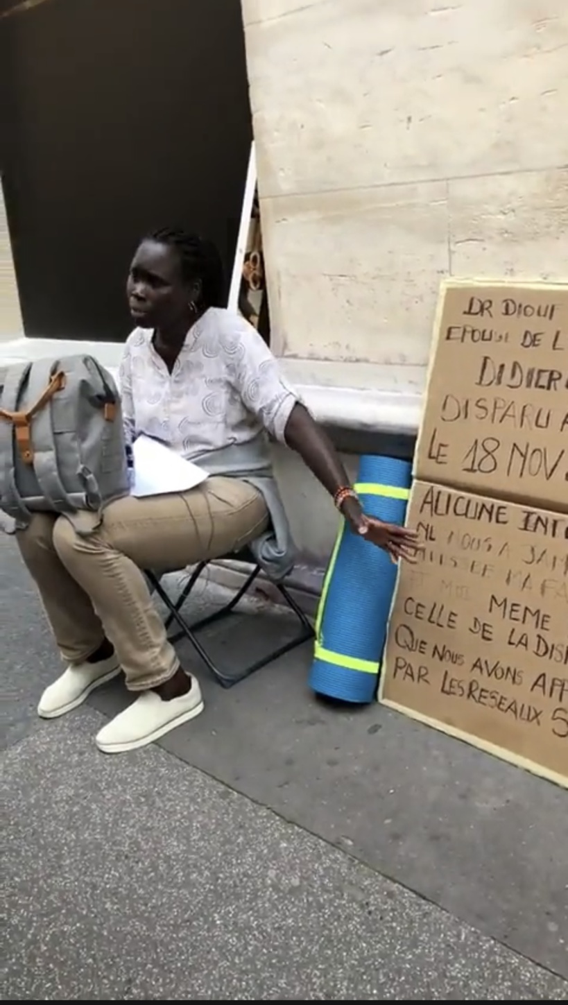 Paris : l'épouse de Didier Badji, le gendarme qui a mystérieusement disparu, en grève de la faim