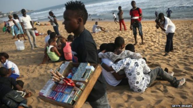 Célébrer à la plage est une activité populaire au Liberia