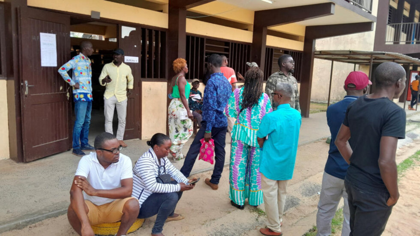 Le Gabon toujours dans l’attente des résultats des élections, un membre de l’opposition arrêté Le Gabon toujours dans l’attente des résultats des élections, un membre de l’opposition arrêté