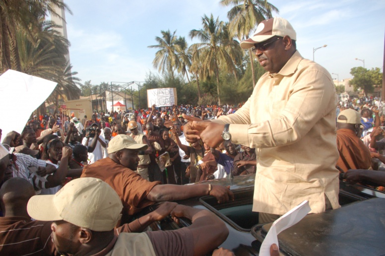 Visite de Macky Sall à Ziguinchor : les jeunes de l'Apr se bagarrent pour 10 millions... Visite de Macky Sall à Ziguinchor : les jeunes de l'Apr se bagarrent pour 10 millions...