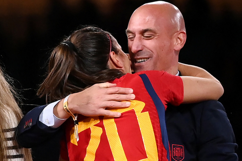 "Il est venu et m'a attrapée comme ça", quand Jenni Hermoso semblait s’amuser (à chaud) du baiser de Rubiales "Il est venu et m'a attrapée comme ça", quand Jenni Hermoso semblait s’amuser (à chaud) du baiser de Rubiales