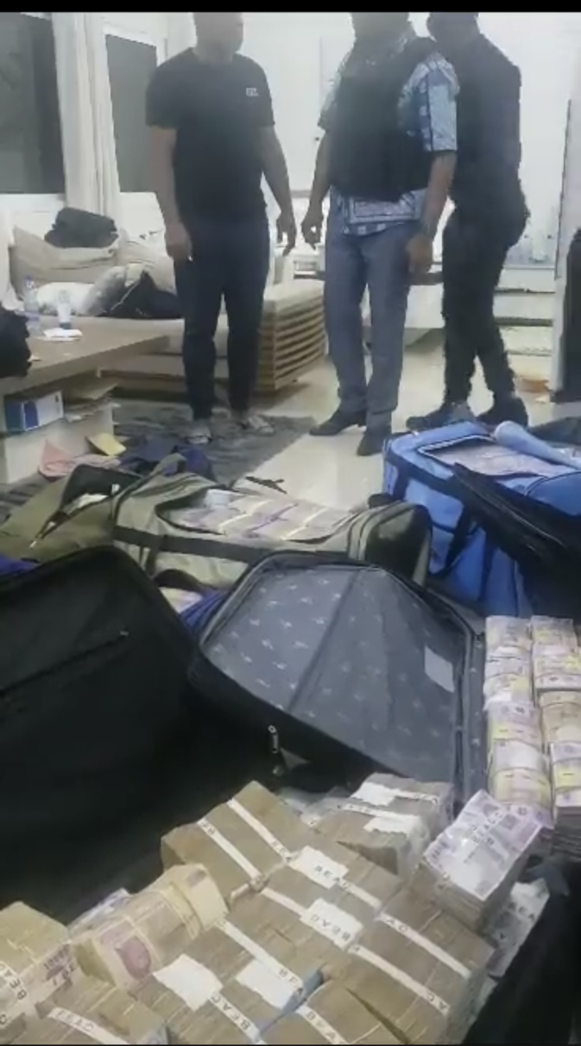 Gabon : 4 milliards de FCfa saisis chez le directeur du Trésor Gabon : 4 milliards de FCfa saisis chez le directeur du Trésor