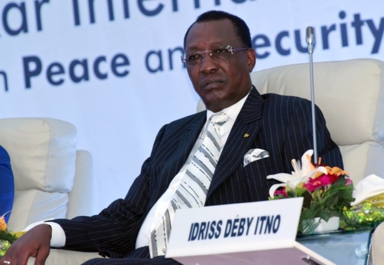 SEYLLOU BINANI/AFP Le président tchadien, Idriss Deby Itno lors du forum international sur la paix et la sécurité en Afrique à Dakar (décembre 2014). Pour Saleh Kebzabo, chef de file de l’opposition tchadienne « Idriss Déby utilise Boko Haram pour resserrer son contrôle sur la population.».
