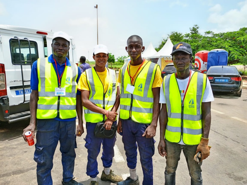Magal Touba 2023: quand des mécaniciens réparent gratuitement des voitures en panne sur l'autoroute Magal Touba 2023: quand des mécaniciens réparent gratuitement des voitures en panne sur l'autoroute