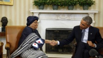 Le président américain Barack Obama et la présidente du Liberia Ellen Johnson Sirleaf, se sont rencontrés vendredi 27 février à la Maison Blanche. REUTERS/Larry Downing