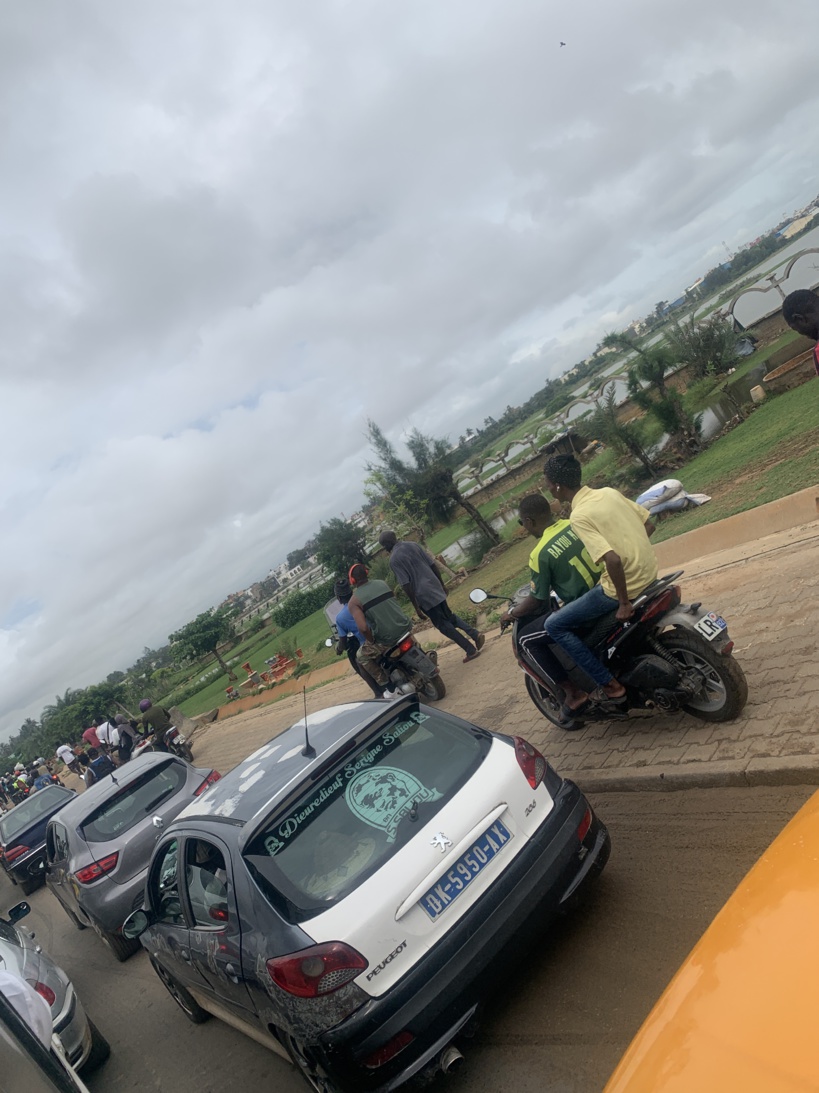 Dakar après les pluies: embouteillages monstrueux et désarroi chez les populations Dakar après les pluies: embouteillages monstrueux et désarroi chez les populations