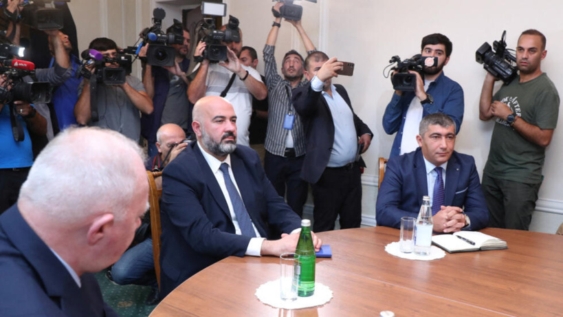 Premières négociations sur le Haut-Karabakh: les deux délégations se séparent sans avoir trouvé d'accord Premières négociations sur le Haut-Karabakh: les deux délégations se séparent sans avoir trouvé d'accord