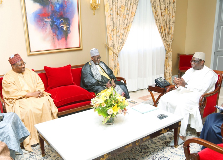 ​Après une visite en Gambie : Le Khalife de Médina Baye rencontre Macky Sall