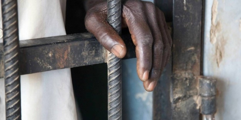 Dakar: un vigile condamné a un mois de prison ferme pour avoir brisé le bras de sa victime avec une brique Dakar: un vigile condamné a un mois de prison ferme pour avoir brisé le bras de sa victime avec une brique