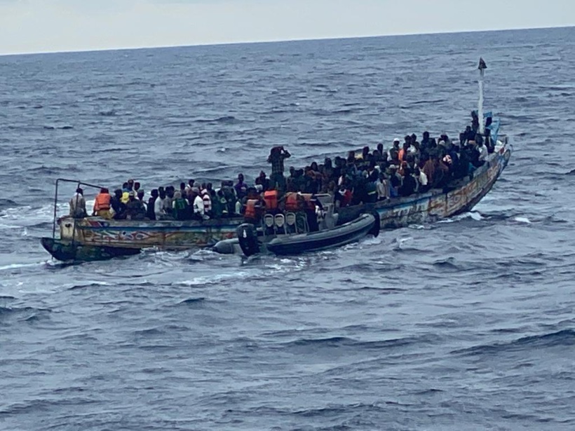 272 migrants dont 16 femmes et 7 enfants interceptés par la Marine sénégalaise 272 migrants dont 16 femmes et 7 enfants interceptés par la Marine sénégalaise