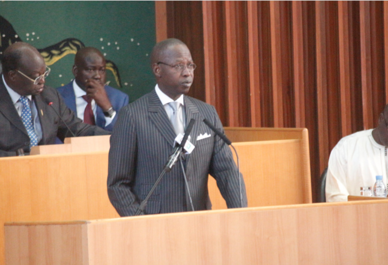 Face aux députés, les assurances du gouvernement sur le dossier Karim et la crise universitaire Face aux députés, les assurances du gouvernement sur le dossier Karim et la crise universitaire