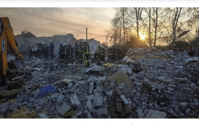 Ukraine: au moins 51 morts à Groza, dans l'est, après une frappe russe