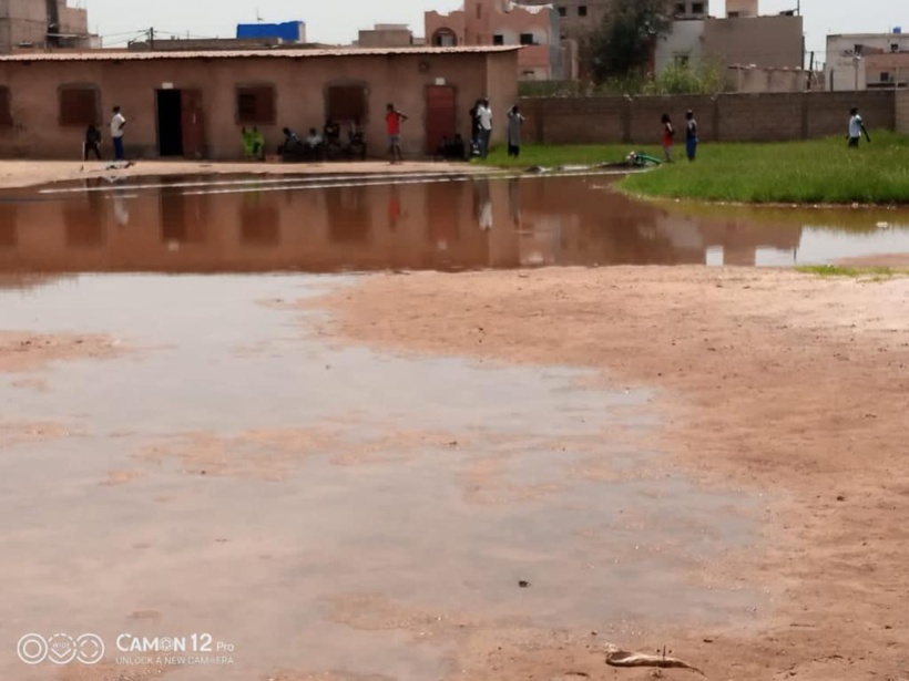 Inondations à Keur Massar : les parents d’élèves obligés de transférer leurs enfants dans d’autres établissements Inondations à Keur Massar : les parents d’élèves obligés de transférer leurs enfants dans d’autres établissements