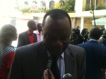 Utilisation des médias sociaux: les acteurs face aux défis économique, éthique et juridique Utilisation des médias sociaux: les acteurs face aux défis économique, éthique et juridique