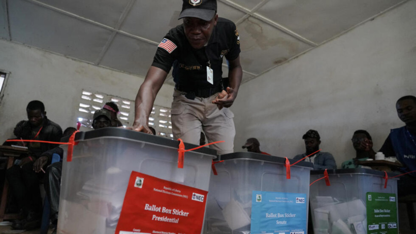 Présidentielle au Liberia: George Weah et Joseph Boakai au coude à coude, selon des résultats provisoires