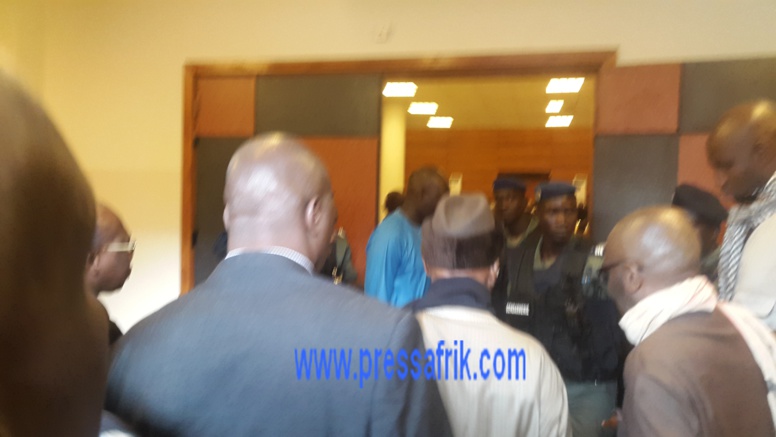 CREI-Verdict contre Karim Wade: Une audience aux allures de meeting CREI-Verdict contre Karim Wade: Une audience aux allures de meeting