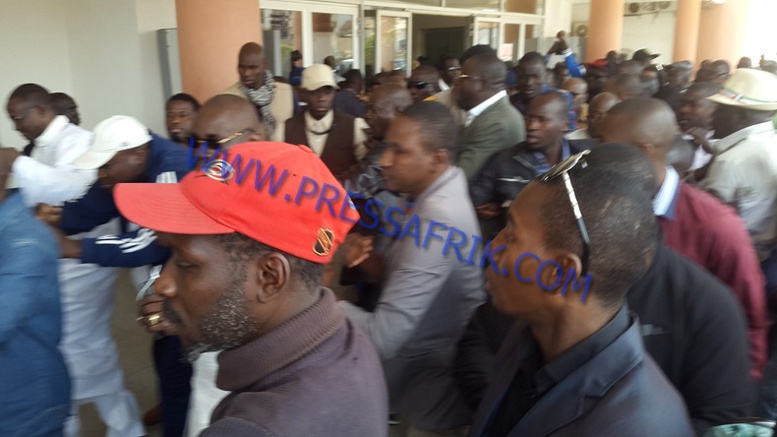 Direct Verdict Karim: les images de l'arrivé de wade au Tribunal Direct Verdict Karim: les images de l'arrivé de wade au Tribunal