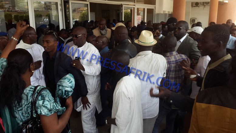 Direct Verdict Karim: les images de l'arrivé de wade au Tribunal Direct Verdict Karim: les images de l'arrivé de wade au Tribunal