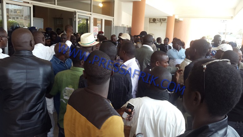 Direct Verdict Karim: les images de l'arrivé de wade au Tribunal Direct Verdict Karim: les images de l'arrivé de wade au Tribunal