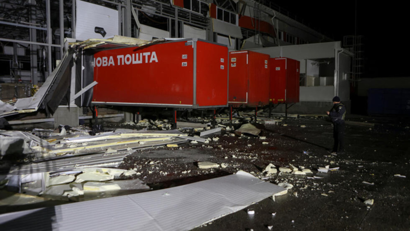 Ukraine: une frappe russe fait six morts dans un dépôt postal de la région de Kharkiv Ukraine: une frappe russe fait six morts dans un dépôt postal de la région de Kharkiv